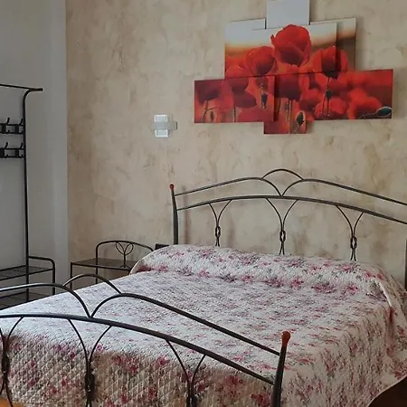 Le Rustiche Foresteria Bed & Breakfast Dello
