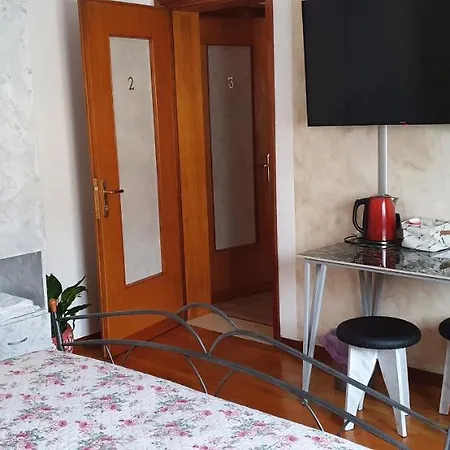 Le Rustiche Foresteria 3* Dello