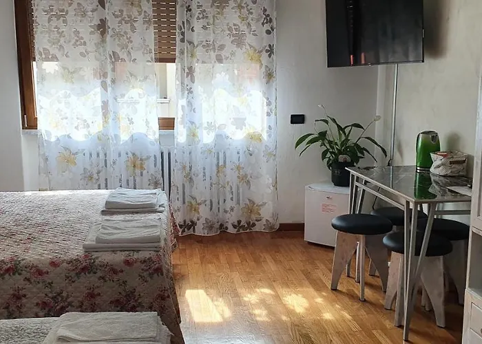 Le Rustiche Foresteria Bed and breakfast Dello