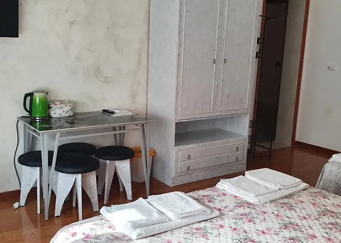 Le Rustiche Foresteria Bed and breakfast 3*